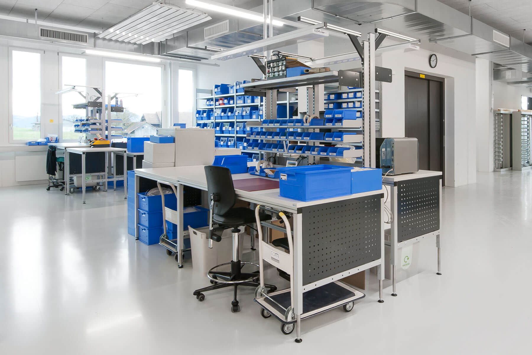 Flexible Assembly Workstations for Connect Com | Case Studies