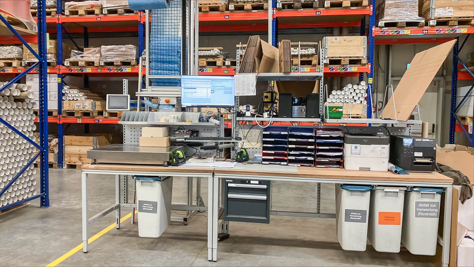 ERGO-line packing table with solid beech worktop