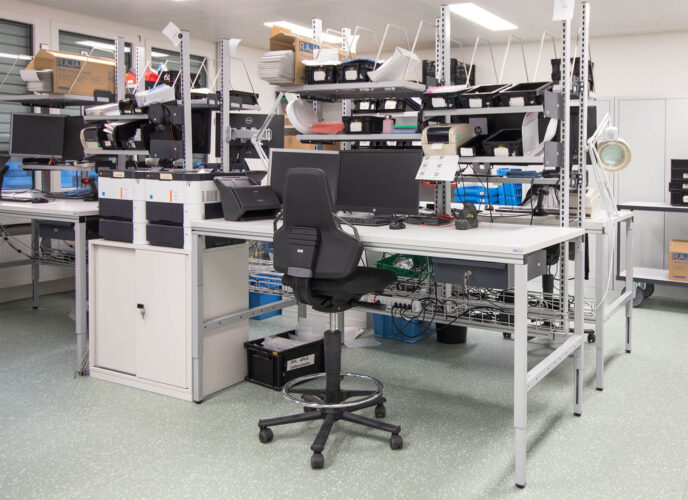 Workstation with superstructure