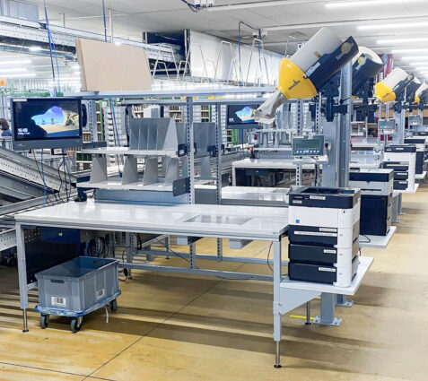 Shelves and superstructures on packing tables in the dispatch centre
